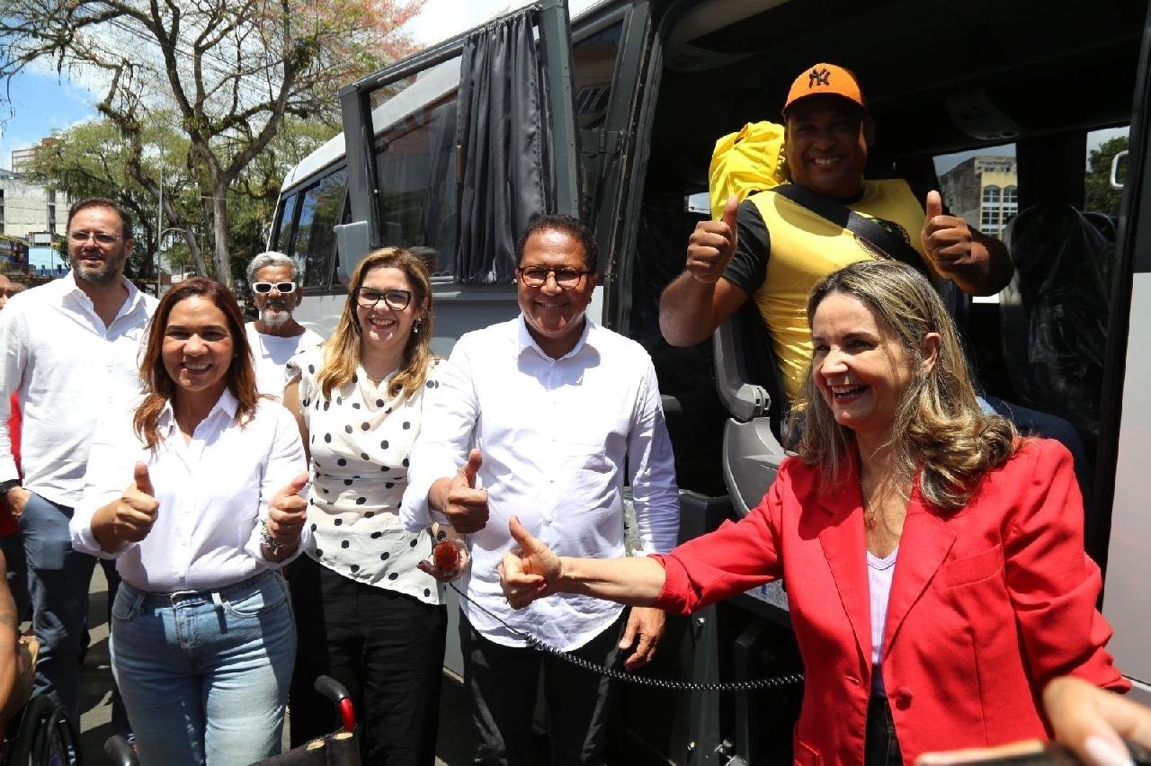 PREFEITURA DE ITABUNA RECEBE DA SESAB VEÍCULO PARA O TFD E EQUIPAMENTOS PARA REFORÇAR A SAÚDE LOCAL 