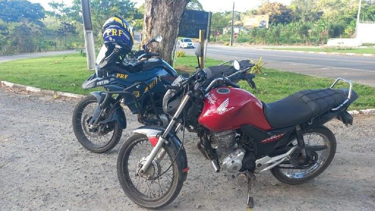PRF INTERCEPTA MOTOCICLETA CLONADA EM ILHÉUS E  FRUSTRA TENTATIVA DE FUGA 