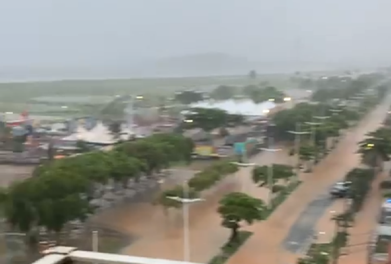 CHUVA CAUSA ESTRAGOS EM ILHÉUS CHUVA CAUSA ESTRAGOS EM ILHÉUS