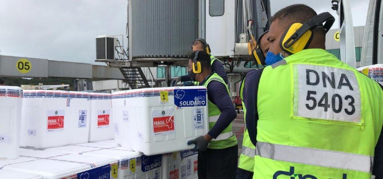 COM CHEGADA DE DOSES DA PFIZER, BAHIA RECEBE TRÊS CARGAS PREVISTAS PARA ESTA SEMANA COM CHEGADA DE DOSES DA PFIZER, BAHIA RECEBE TRÊS CARGAS PREVISTAS PARA ESTA SEMANA