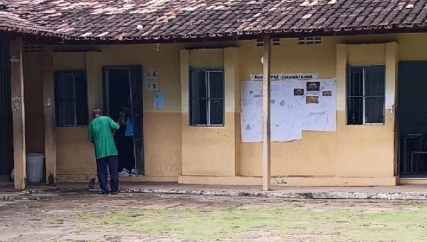 ESCOLA DO BANCO DA VITÓRIA RECEBE SERVIÇOS DE MANUTENÇÃO DA ÁREA EXTERNA