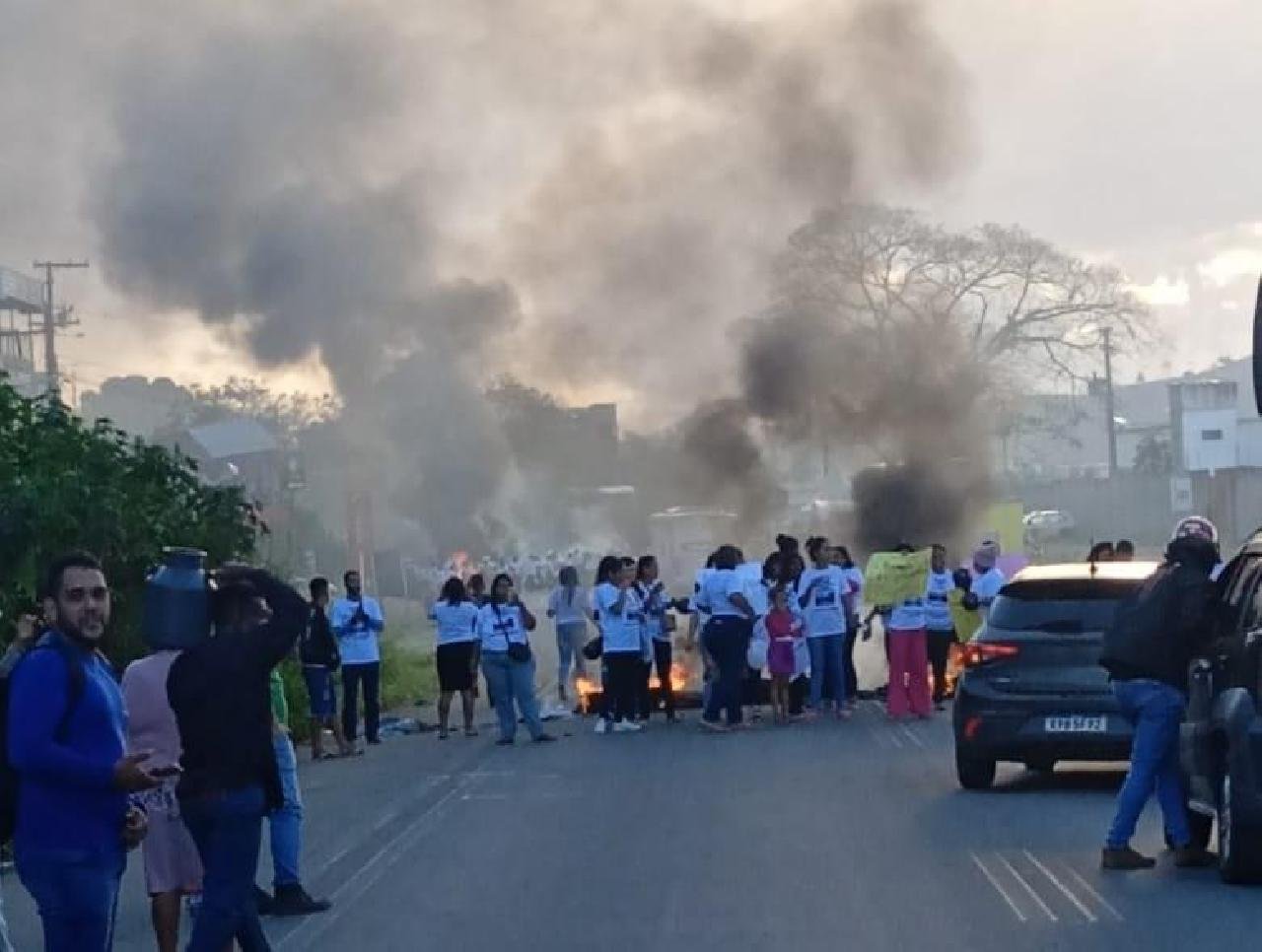 PARENTES DE INTERNOS DO CONJUNTO PENAL DE ITABUNA  BLOQUEIAM BR-415