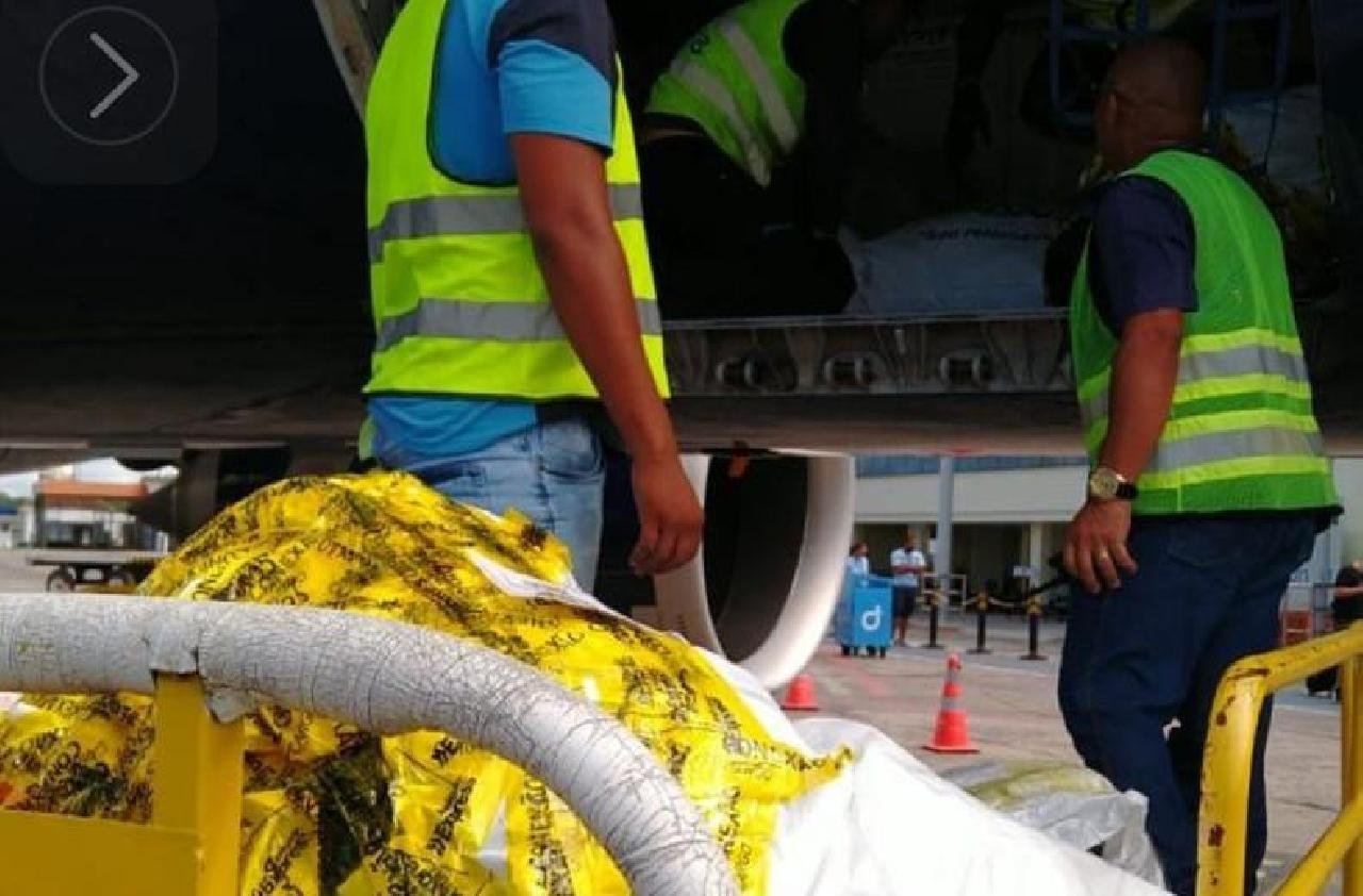 PARTE DOS DONATIVOS QUE ESTAVAM NO AEROPORTO DE ILHÉUS COMEÇARAM A EMBARCAR NESTA QUINTA-FEIRA (23), PARA O RS PARTE DOS DONATIVOS QUE ESTAVAM NO AEROPORTO DE ILHÉUS COMEÇARAM A EMBARCAR NESTA QUINTA-FEIRA (23), PARA O RS