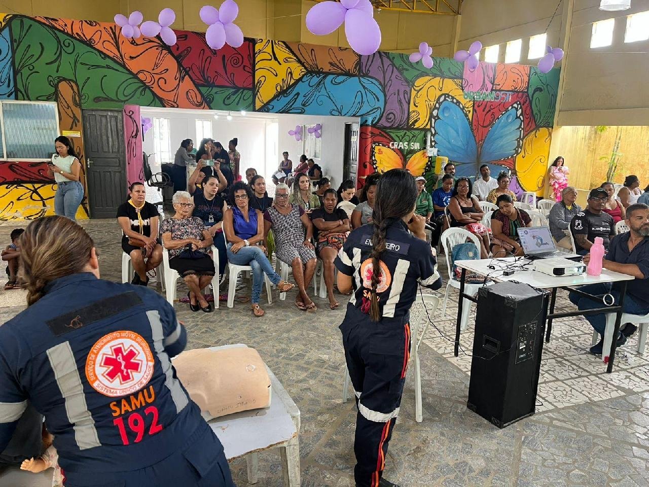 SAMU REALIZA TREINAMENTO DE PRIMEIROS SOCORROS PARA COLABORADORES E COMUNIDADE NO CRAS SUL, EM ILHÉUS SAMU REALIZA TREINAMENTO DE PRIMEIROS SOCORROS PARA COLABORADORES E COMUNIDADE NO CRAS SUL, EM ILHÉUS