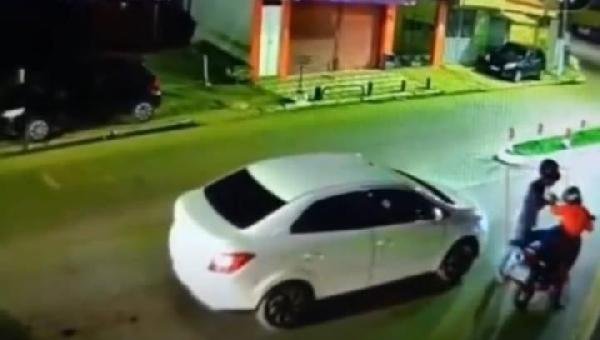 MULHER TEM MOTO ROUBADA EM SEMÁFORO NA AVENIDA PRINCESA ISABEL, EM ILHÉUS