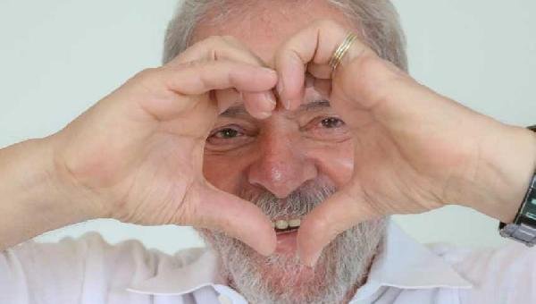 LULA ESTÁ NAMORANDO E PRETENDE CASAR, REVELA EX-MINISTRO