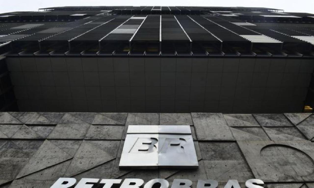 GASOLINA SOFRE REAJUSTE MÉDIO DE 5% NAS REFINARIAS GASOLINA SOFRE REAJUSTE MÉDIO DE 5% NAS REFINARIAS