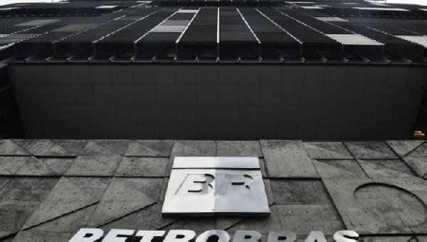 GASOLINA SOFRE REAJUSTE MÉDIO DE 5% NAS REFINARIAS