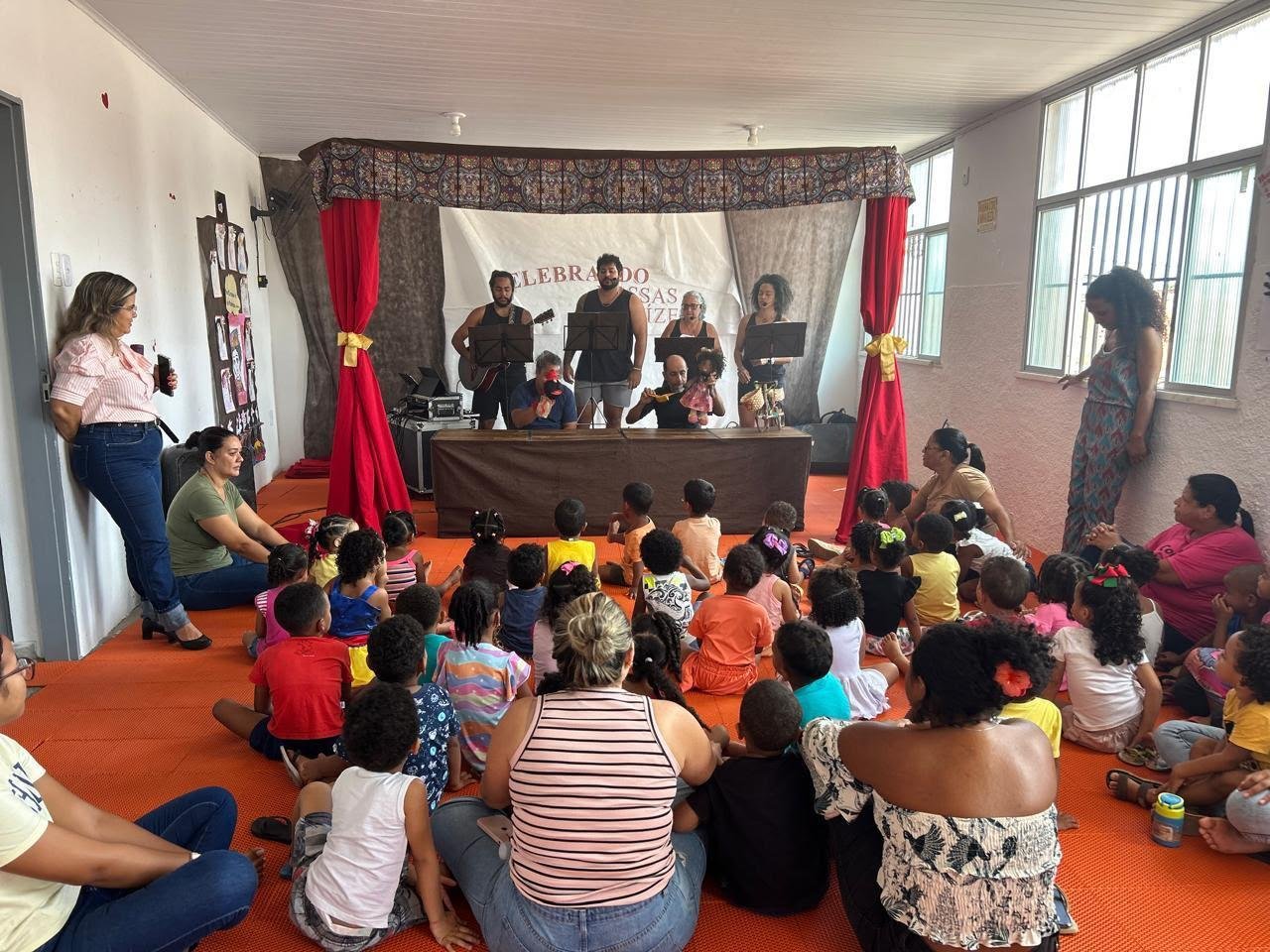 PRIMEIRA ETAPA DO PROJETO CIRCULAÇÃO MARIÁ E MURECI LEVA ESPETÁCULO INFANTIL PARA 11 ESCOLAS DE ITABUNA