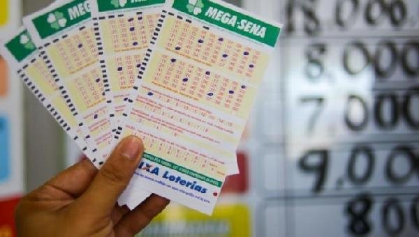 MEGA-SENA ACUMULA E VAI PAGAR R$ 115 MILHÕES NO SÁBADO