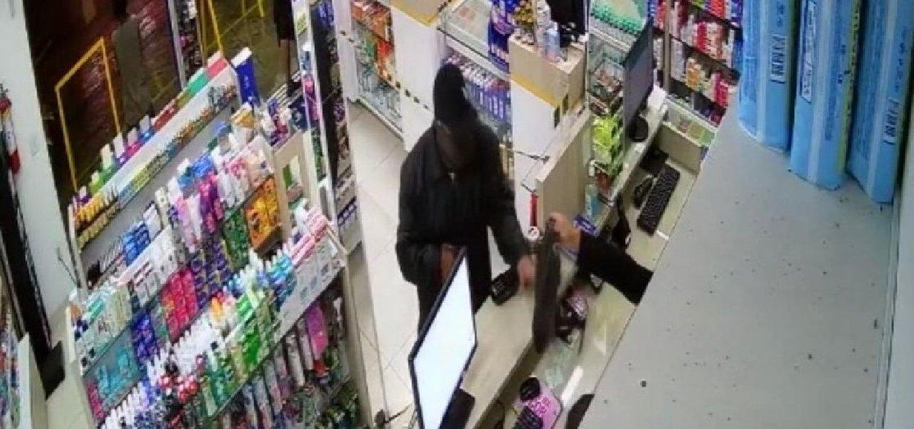 PM É PRESO POR ASSALTAR FARMACIA EM VITORIA DA CONQUISTA BA PM É PRESO POR ASSALTAR FARMACIA EM VITORIA DA CONQUISTA BA