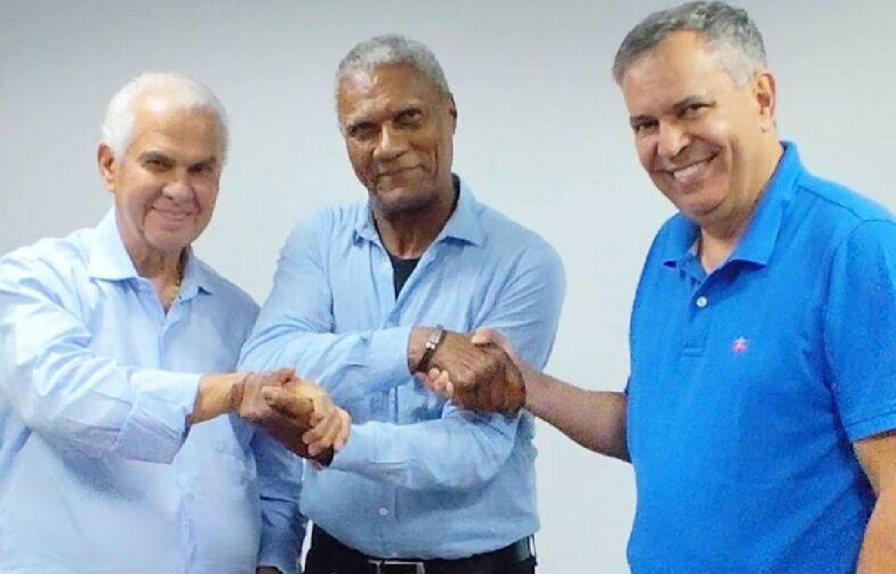 AUGUSTÃO OFICIALIZA FILIAÇÃO AO PDT PARA DISPUTAR PREFEITURA DE ILHÉUS AUGUSTÃO OFICIALIZA FILIAÇÃO AO PDT PARA DISPUTAR PREFEITURA DE ILHÉUS