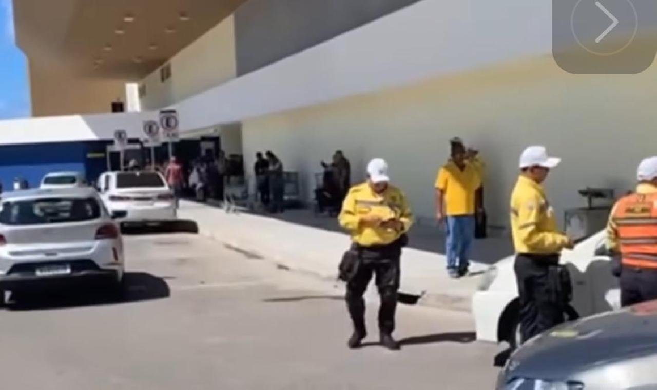OPERAÇÃO DA SUTRAM ABORDOU 32 VEÍCULOS E NOTIFICOU 8 POR IRREGULARIDADES, NO AEROPORTO DE ILHÉUS OPERAÇÃO DA SUTRAM ABORDOU 32 VEÍCULOS E NOTIFICOU 8 POR IRREGULARIDADES, NO AEROPORTO DE ILHÉUS