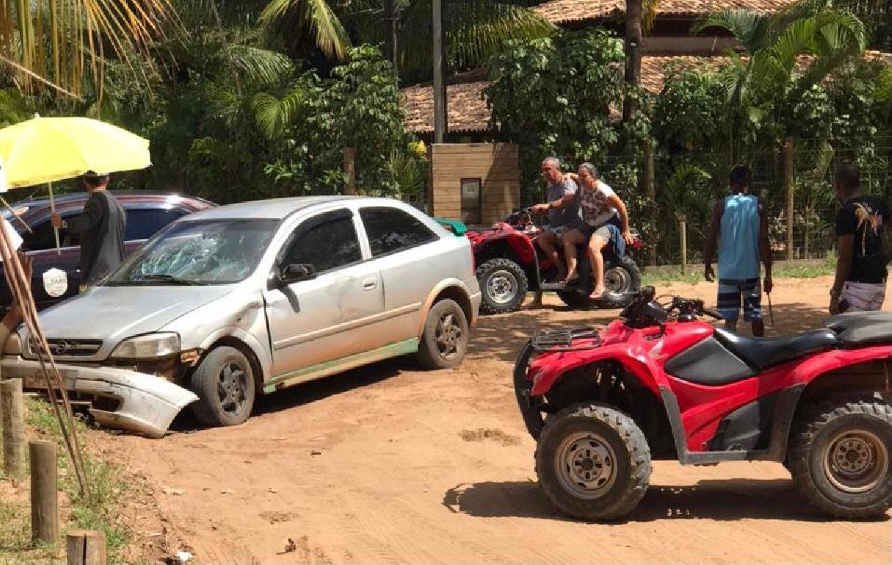 COLISÃO ENTRE CARRO E QUADRICICLO DEIXOU UM FERIDO EM BARRA GRANDE COLISÃO ENTRE CARRO E QUADRICICLO DEIXOU UM FERIDO EM BARRA GRANDE