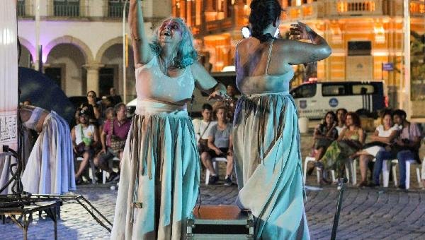 TEATRO POPULAR DE ILHÉUS APRESENTA ESPETÁCULO BORÉPETEI. UNO NA CIDADE DE IPIAÚ