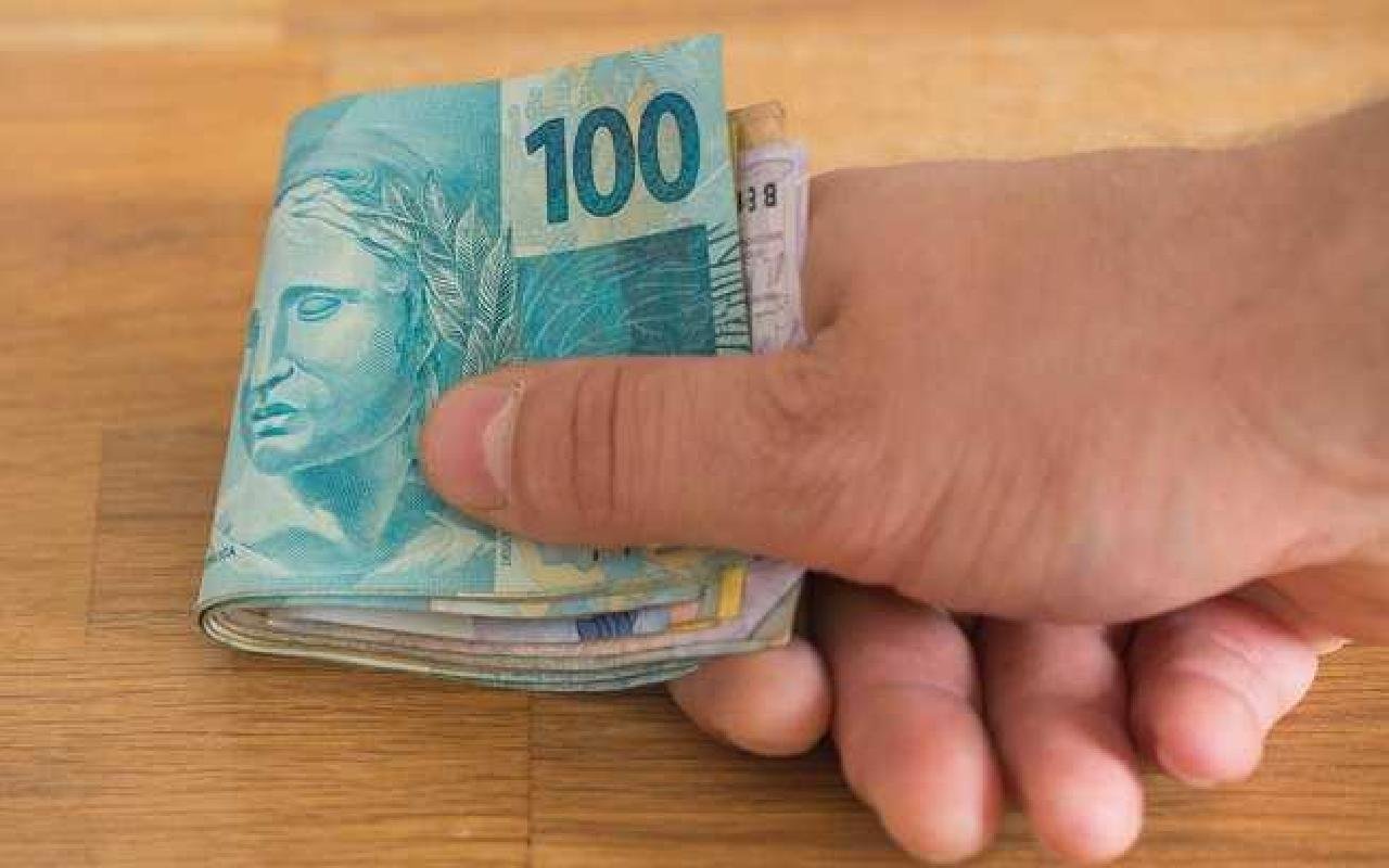 SEM AUMENTO REAL, SALÁRIO MÍNIMO SERÁ DE R$ 1.039 EM 2020 SEM AUMENTO REAL, SALÁRIO MÍNIMO SERÁ DE R$ 1.039 EM 2020