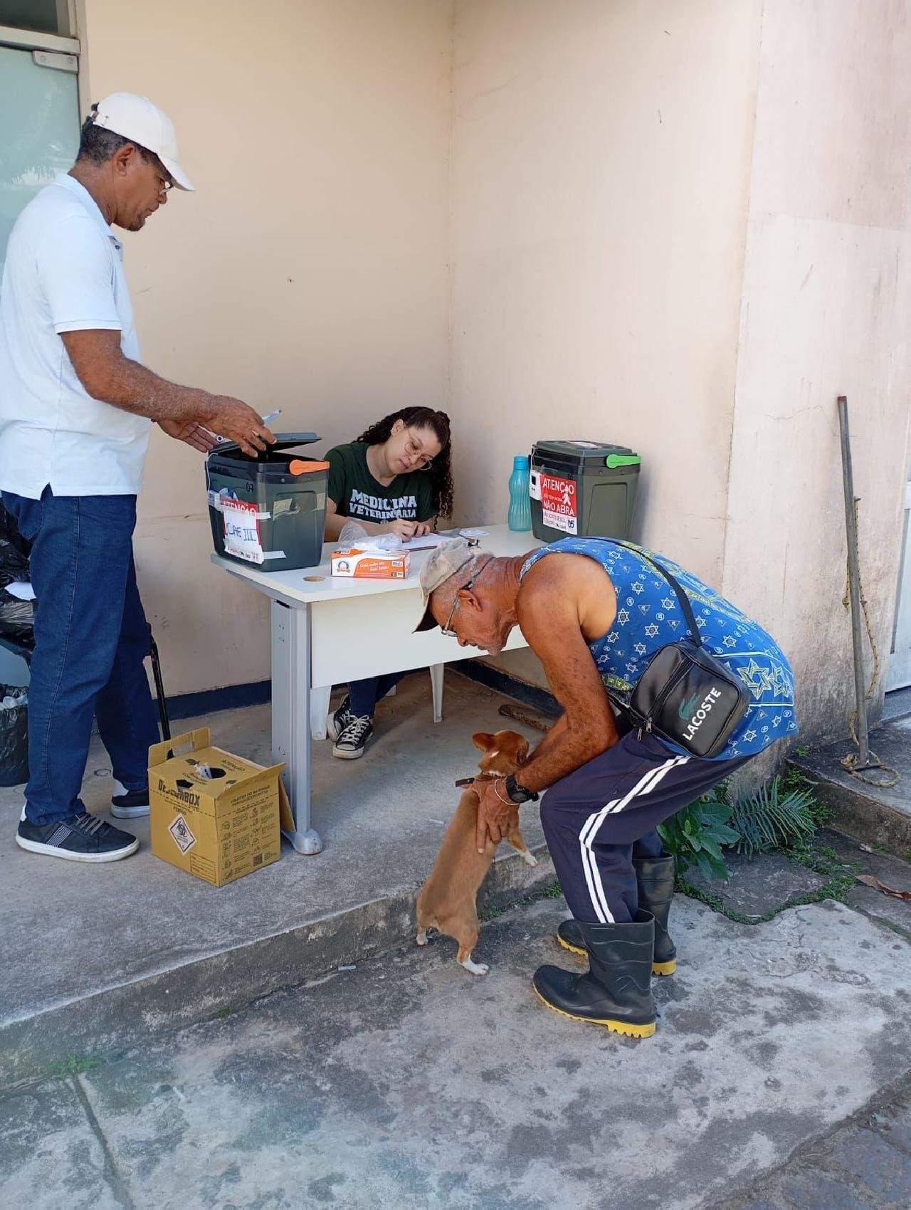 DIA D DE VACINAÇÃO CONTRA A RAIVA IMUNIZA QUASE 3 MIL ANIMAIS EM ILHÉUS