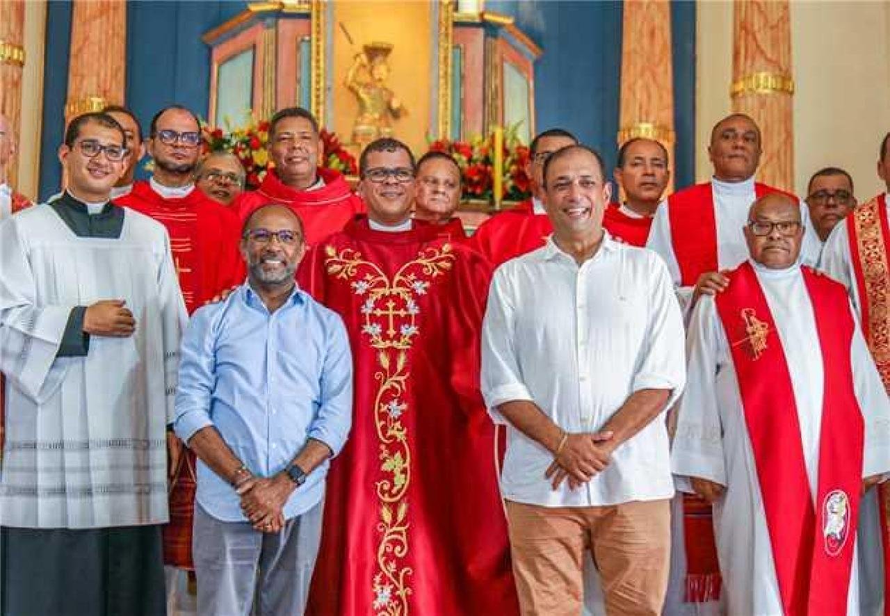 PREFEITO MÁRIO ALEXANDRE PRESTIGIA MISSA SOLENE EM HOMENAGEM A SÃO JORGE, PADROEIRO DE ILHÉUS PREFEITO MÁRIO ALEXANDRE PRESTIGIA MISSA SOLENE EM HOMENAGEM A SÃO JORGE, PADROEIRO DE ILHÉUS