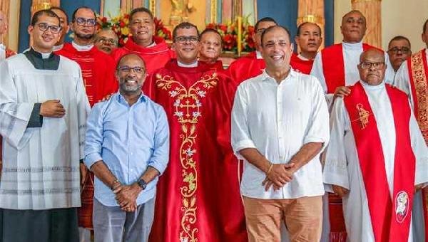 PREFEITO MÁRIO ALEXANDRE PRESTIGIA MISSA SOLENE EM HOMENAGEM A SÃO JORGE, PADROEIRO DE ILHÉUS 