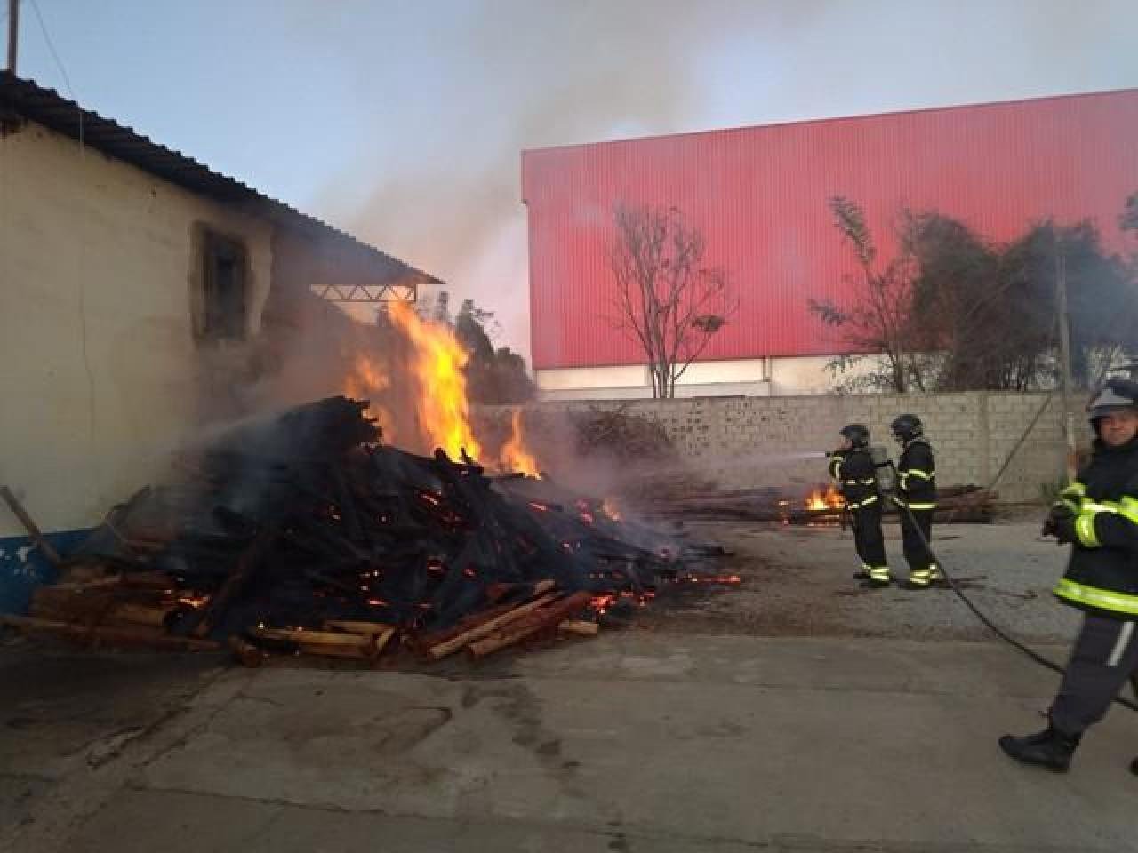 EMPRESA DE PRODUÇÃO DE CAFÉ EM VITÓRIA DA CONQUISTA É ATINGIDA POR INCÊNDIO