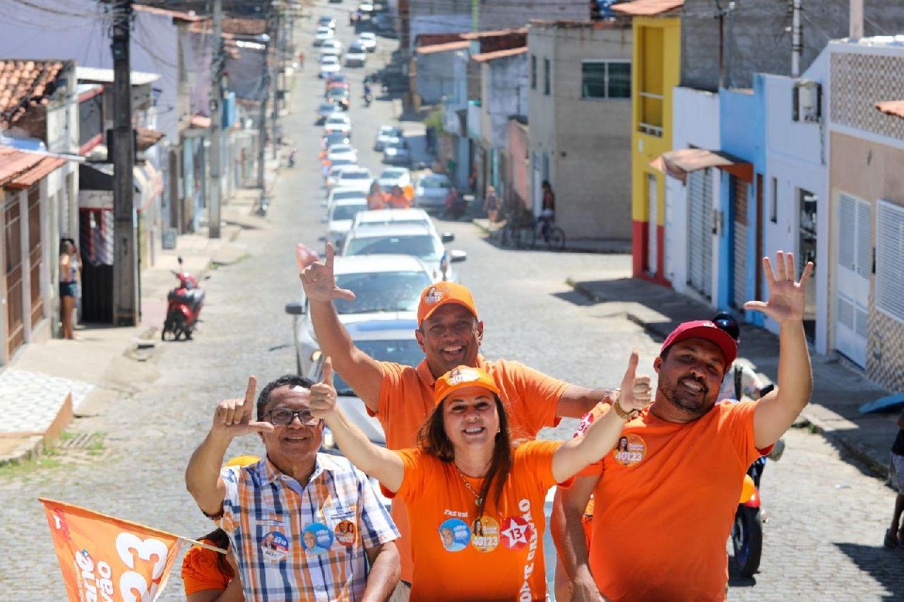 NAS RUAS DE ITAPETINGA, AO LADO DO POVO: FORÇA POLÍTICA DE SOANE SÓ CRESCE NAS RUAS DE ITAPETINGA, AO LADO DO POVO: FORÇA POLÍTICA DE SOANE SÓ CRESCE