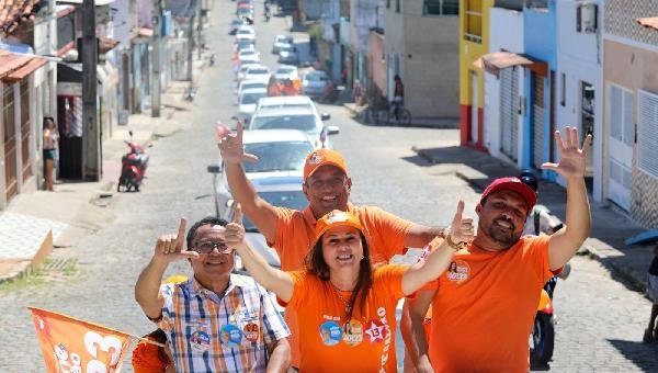 NAS RUAS DE ITAPETINGA, AO LADO DO POVO: FORÇA POLÍTICA DE SOANE SÓ CRESCE