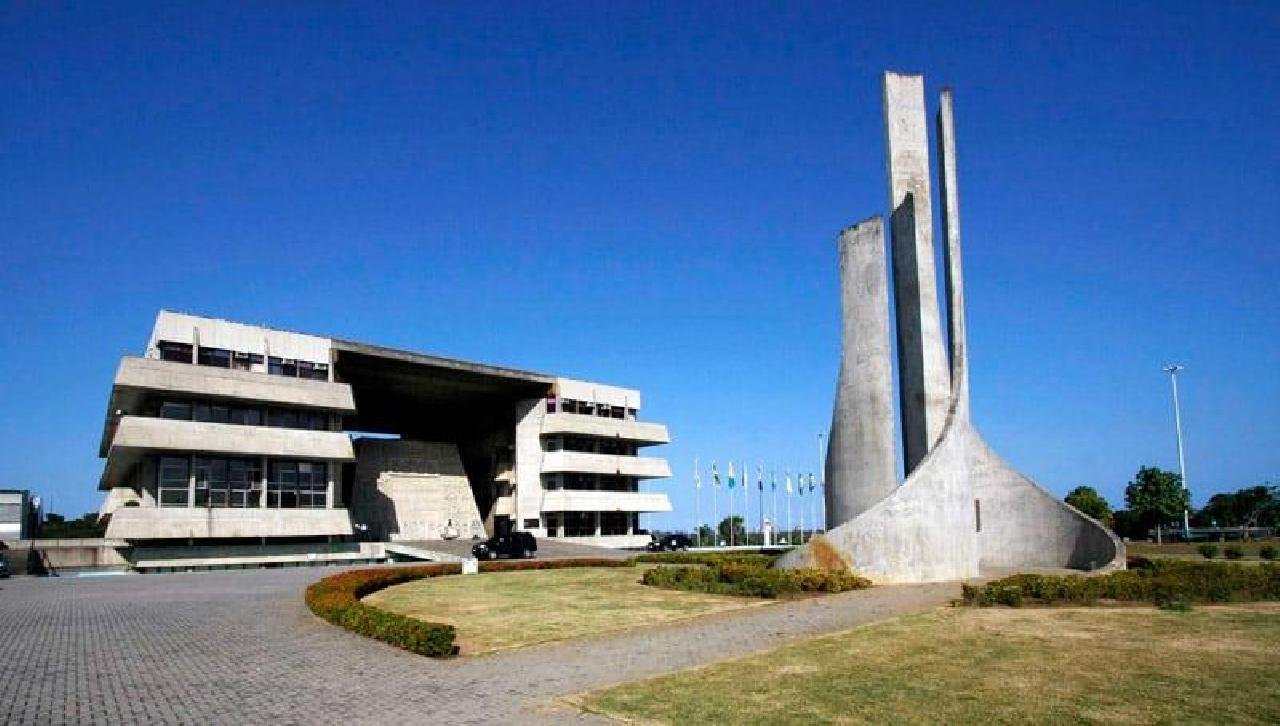 AL-BA APROVA ALTERAÇÕES NA CARREIRA DE TÉCNICOS DAS UNIVERSIDADES ESTADUAIS AL-BA APROVA ALTERAÇÕES NA CARREIRA DE TÉCNICOS DAS UNIVERSIDADES ESTADUAIS
