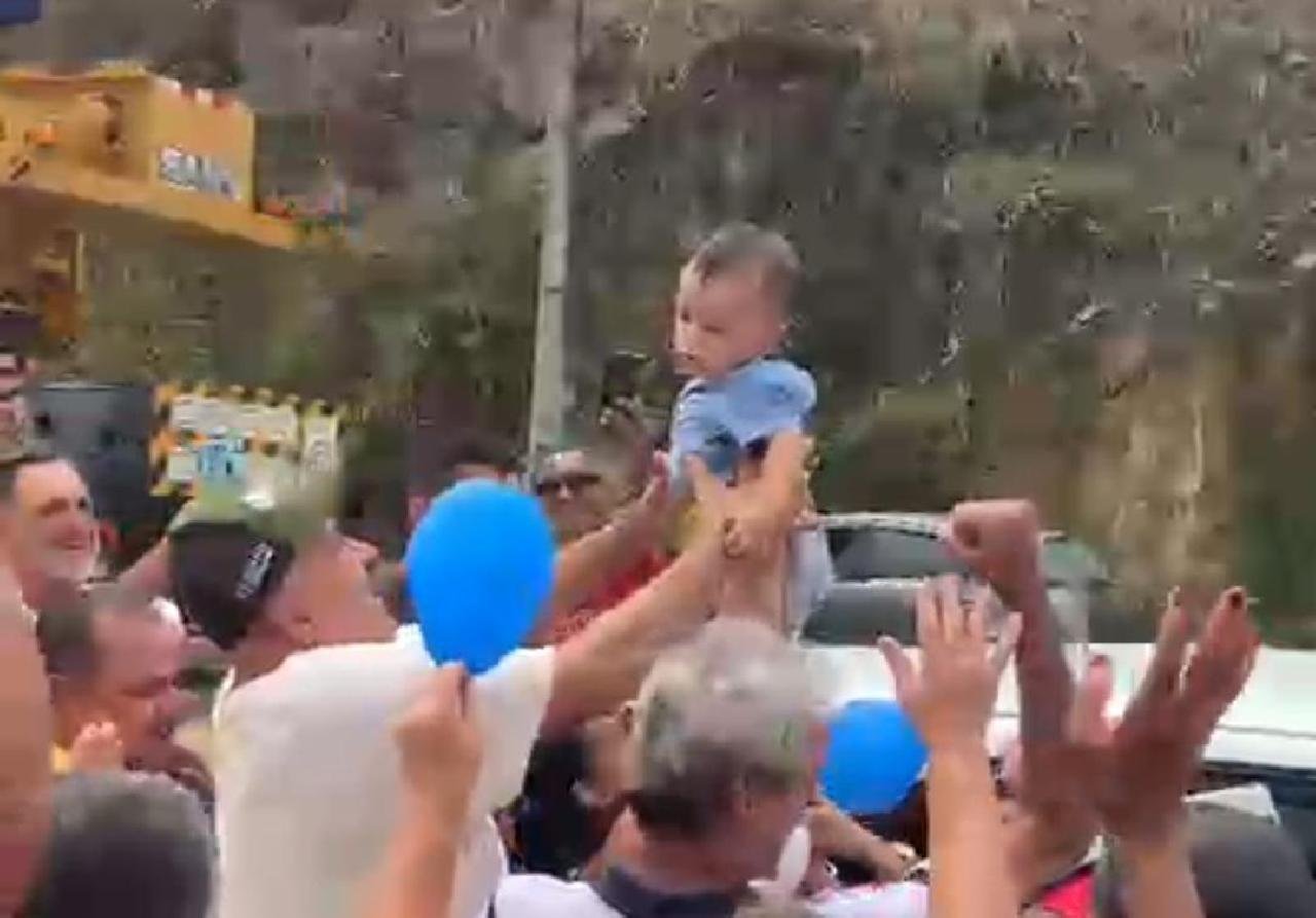 NOAH VOLTA PARA CASA APÓS SEQUESTRO E É RECEBIDO COM FESTA EM FIRMINO ALVES