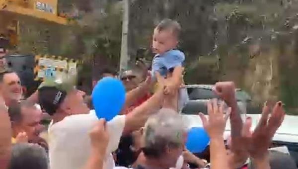 NOAH VOLTA PARA CASA APÓS SEQUESTRO E É RECEBIDO COM FESTA EM FIRMINO ALVES