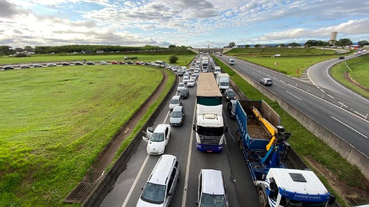 PRF DIZ QUE APLICOU R$ 18 MILHÕES EM MULTAS A MOTORISTAS POR BLOQUEIOS EM RODOVIAS FEDERAIS PRF DIZ QUE APLICOU R$ 18 MILHÕES EM MULTAS A MOTORISTAS POR BLOQUEIOS EM RODOVIAS FEDERAIS