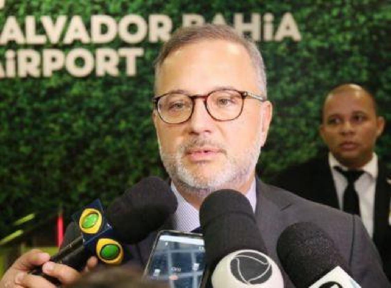  VILAS-BOAS LAMENTA COMÉRCIO ABERTO EM VITÓRIA DA CONQUISTA E PEDE: 'NÃO VÁ PARA A RUA'