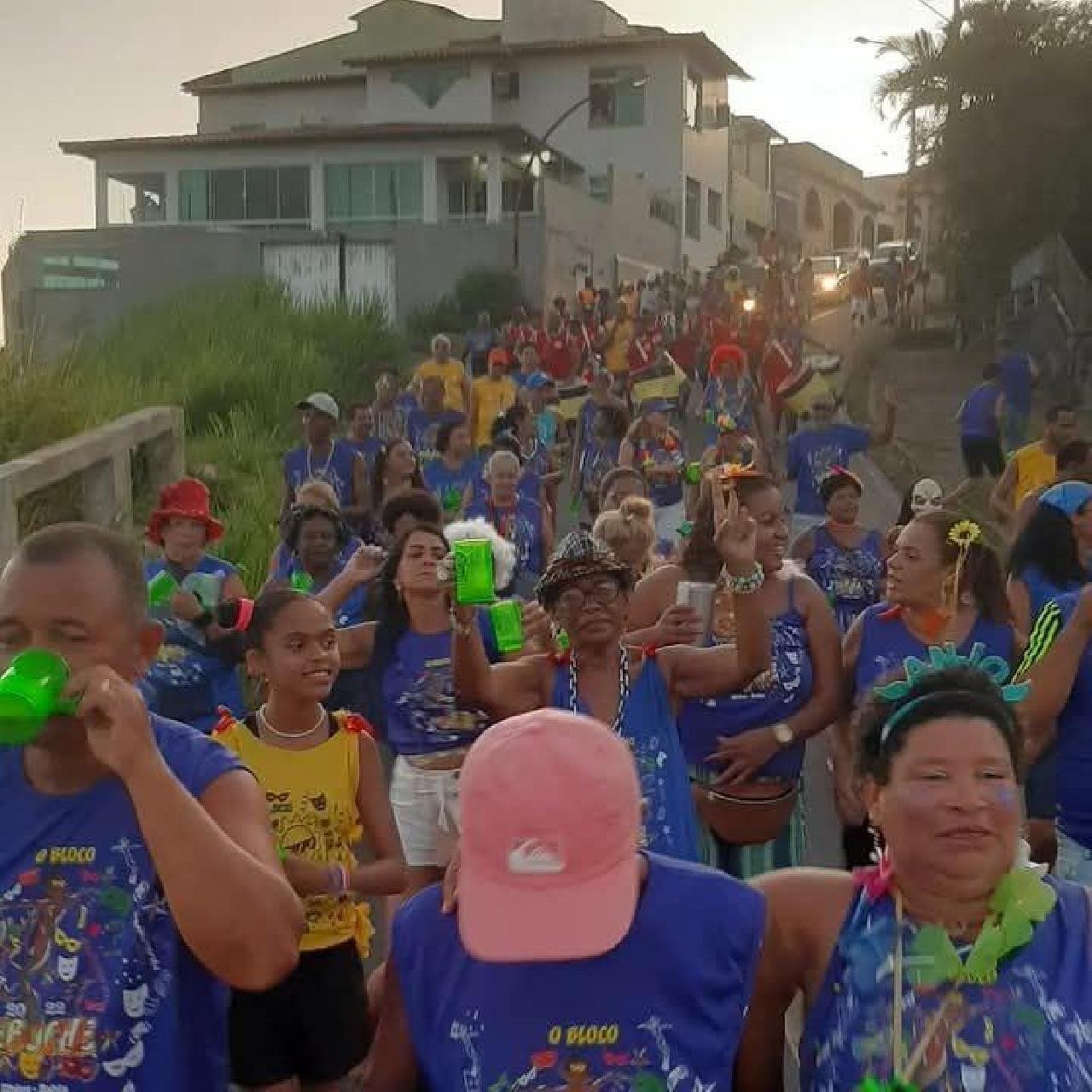 MEIO SÉCULO DE DEBOCHE: O BLOCO QUE MANTÉM VIVA A TRADIÇÃO DO CARNAVAL DE ILHÉUS MEIO SÉCULO DE DEBOCHE: O BLOCO QUE MANTÉM VIVA A TRADIÇÃO DO CARNAVAL DE ILHÉUS