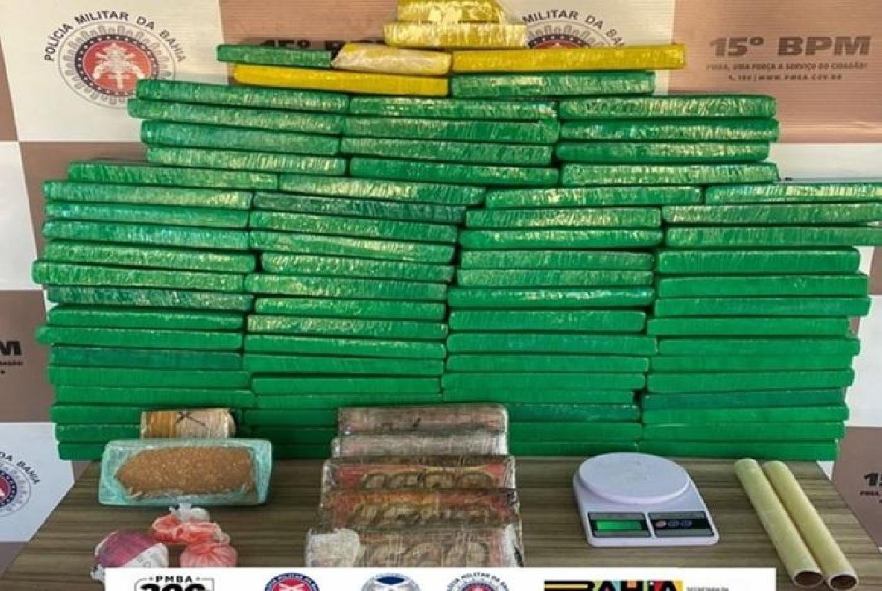POLÍCIA APREENDE 80 QUILOS DE DROGAS NO “CALDEIRÃO DO DIABO” EM ITABUNA POLÍCIA APREENDE 80 QUILOS DE DROGAS NO “CALDEIRÃO DO DIABO” EM ITABUNA