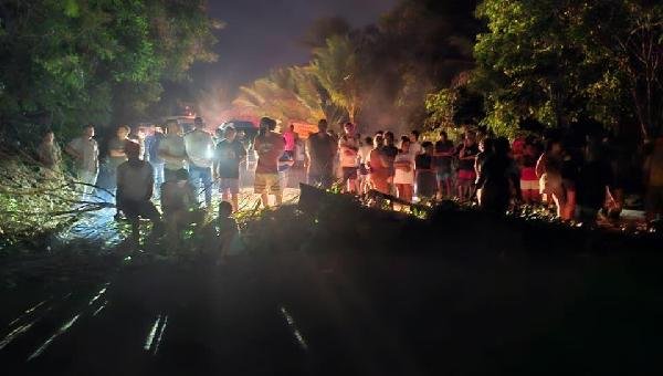 FALTA DE ENERGIA PROVOCA PROTESTO E FECHAMENTO DA ILHÉUS–ITACARÉ CAUSANDO CONGESTIONAMENTO QUILOMÉTRICO EM SERRA GRANDE