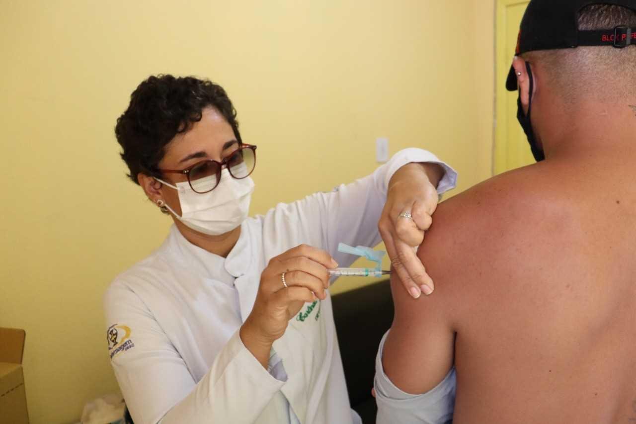 COVID-19: ILHÉUS DISPONIBILIZA VACINAÇÃO NOTURNA EM TRÊS UNIDADES BÁSICAS DE SAÚDE COVID-19: ILHÉUS DISPONIBILIZA VACINAÇÃO NOTURNA EM TRÊS UNIDADES BÁSICAS DE SAÚDE