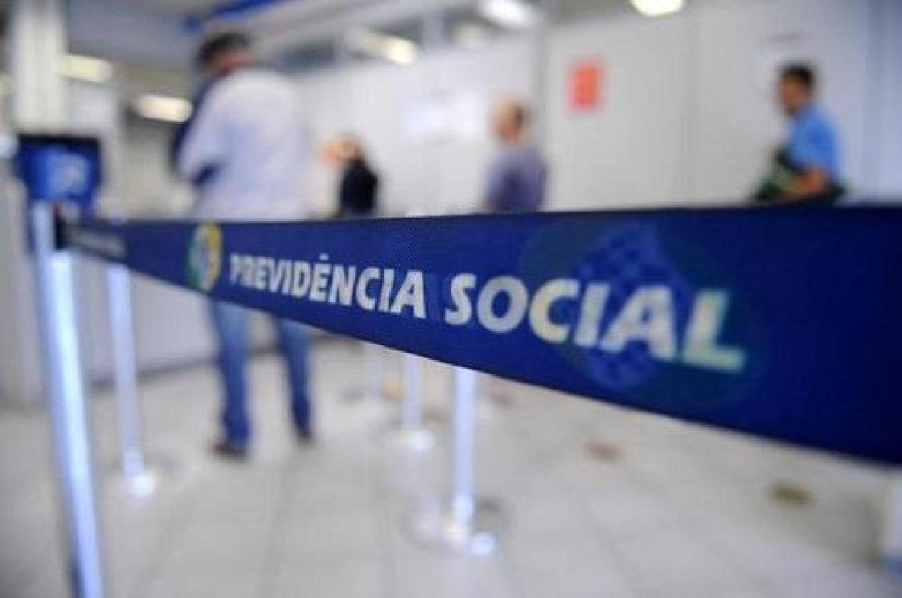 APENAS SEGURADOS AGENDADOS SERÃO ATENDIDOS NAS AGÊNCIAS DO INSS APENAS SEGURADOS AGENDADOS SERÃO ATENDIDOS NAS AGÊNCIAS DO INSS