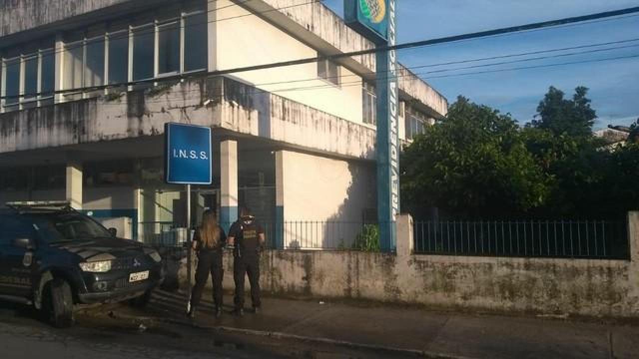 OPERAÇÃO DA PF CONTRA FRAUDES EM BENEFÍCIOS PREVIDENCIÁRIOS CUMPRE 26 MANDADOS NA BAHIA OPERAÇÃO DA PF CONTRA FRAUDES EM BENEFÍCIOS PREVIDENCIÁRIOS CUMPRE 26 MANDADOS NA BAHIA