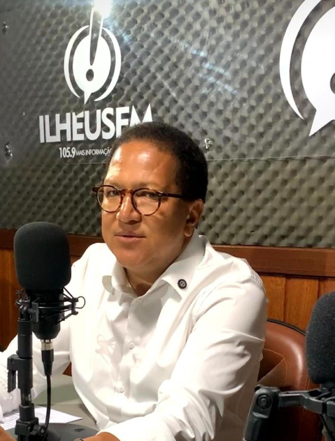 AUGUSTO CASTRO DEFENDE ESTUDO DE VLT ENTRE ITABUNA E ILHÉUS COMO PROJETO PARA O FUTURO