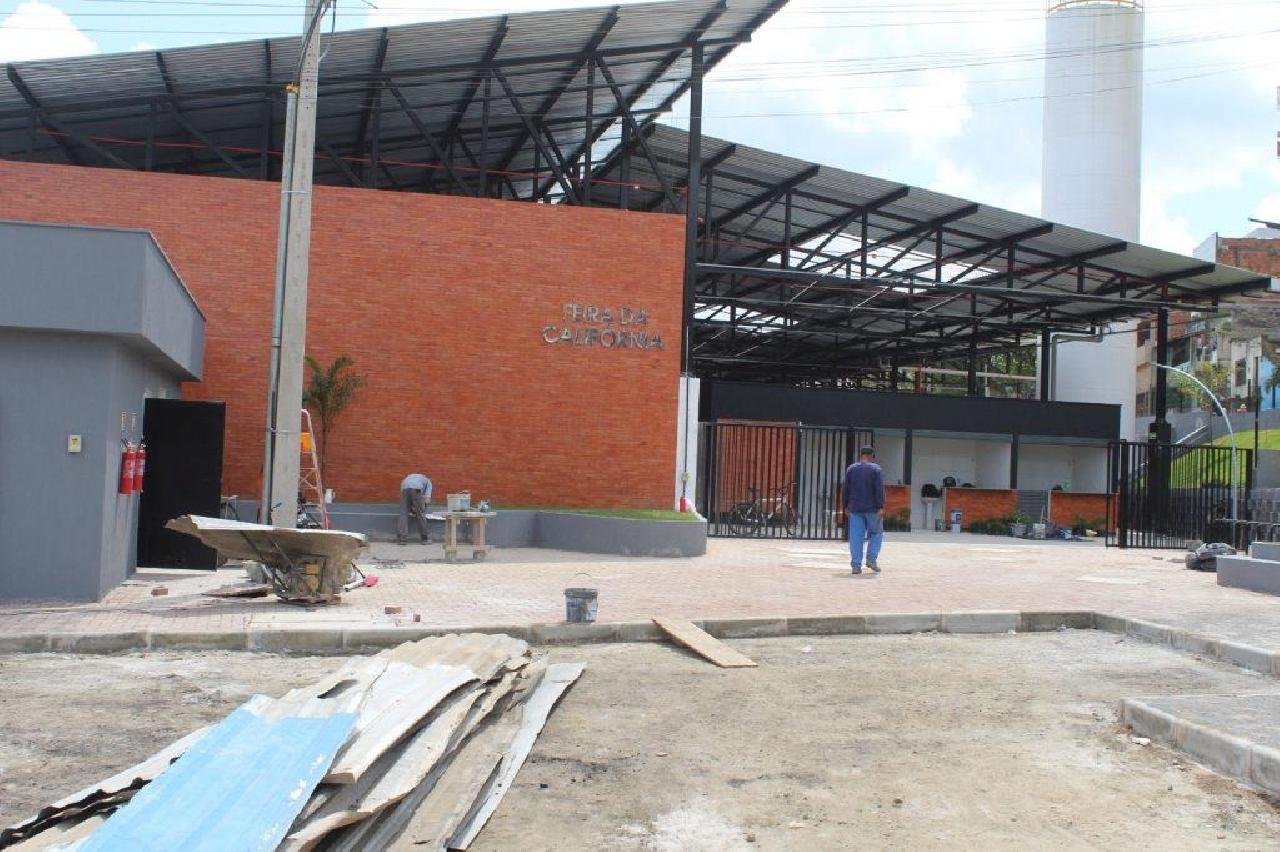 OBRAS DE REQUALIFICAÇÃO DA FEIRA LIVRE DO CALIFÓRNIA SERÃO CONCLUÍDAS EM SETEMBRO