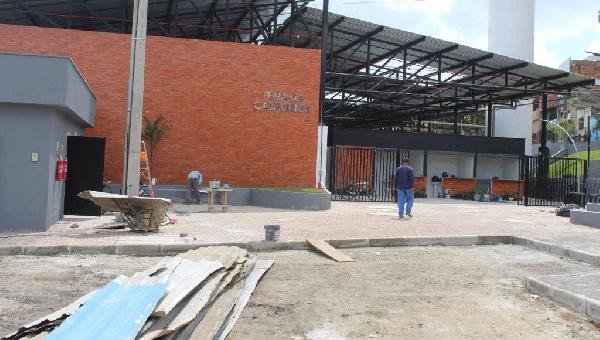 OBRAS DE REQUALIFICAÇÃO DA FEIRA LIVRE DO CALIFÓRNIA SERÃO CONCLUÍDAS EM SETEMBRO