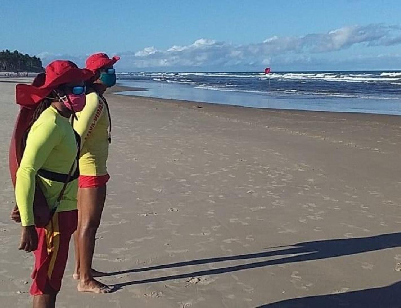 ILHÉUS: CHEFE DO SALVA-VIDAS DÁ DICAS PARA BANHO SEGURO NAS PRAIAS ILHÉUS: CHEFE DO SALVA-VIDAS DÁ DICAS PARA BANHO SEGURO NAS PRAIAS