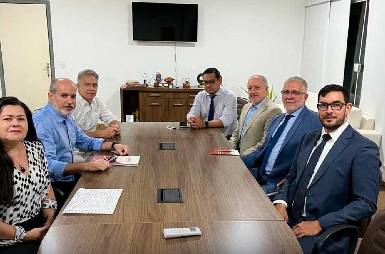 REUNIÃO DISCUTE PLANOS DE CARGOS, CARREIRA E SALÁRIOS DE CIRURGIÕES-DENTISTAS