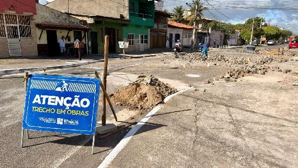 ILHÉUS: CALÇAMENTO DA RUA CASTRO ALVES NO PONTAL É RECUPERADO