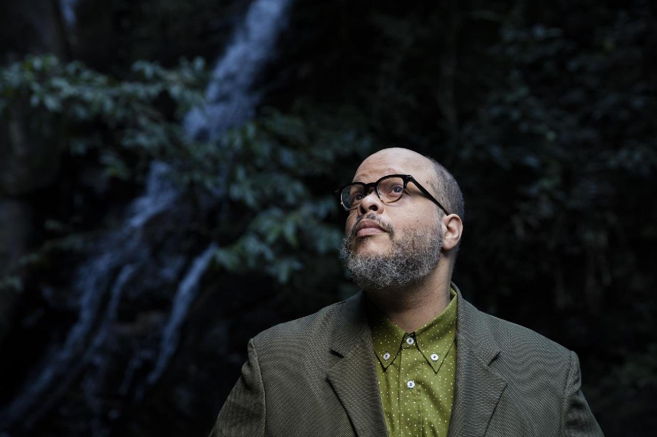ED MOTTA APRESENTA SHOW “SOLO” COM PIANO E GUITARRA EM ILHÉUS ED MOTTA APRESENTA SHOW “SOLO” COM PIANO E GUITARRA EM ILHÉUS