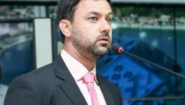 LUKAS PAIVA SE ENTREGA EM SALVADOR