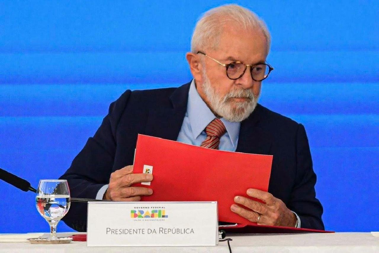 LULA ADOTA TOM DE CAUTELA AO FALAR DAS INVESTIGAÇÕES SOBRE A ABIN PARALELA LULA ADOTA TOM DE CAUTELA AO FALAR DAS INVESTIGAÇÕES SOBRE A ABIN PARALELA