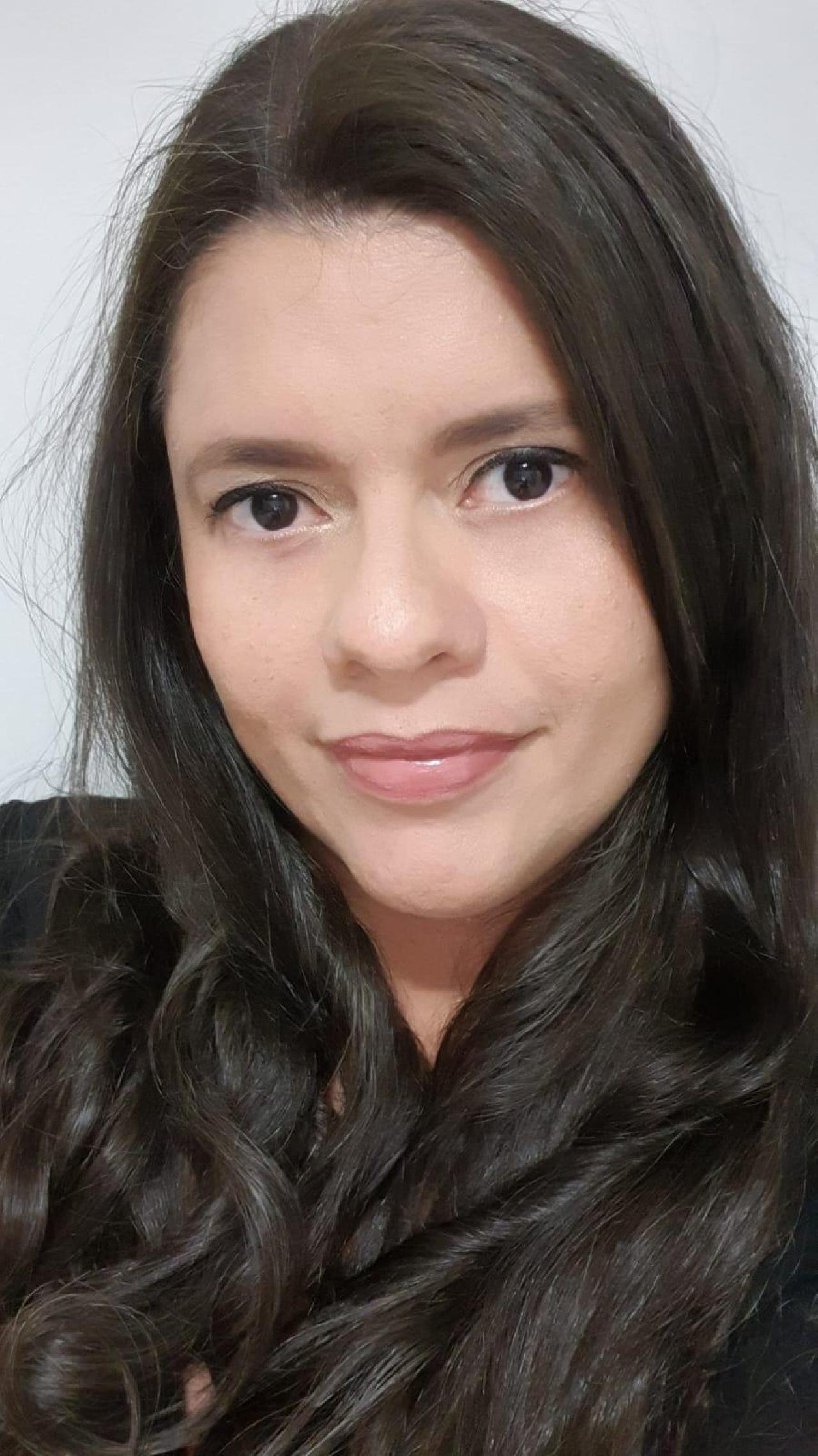 ESCRITORA LUANA ROSÁRIO LANÇA LIVRO DE POEMAS 'NÓS', NA PRÓXIMA SEXTA (27) ESCRITORA LUANA ROSÁRIO LANÇA LIVRO DE POEMAS 'NÓS', NA PRÓXIMA SEXTA (27)