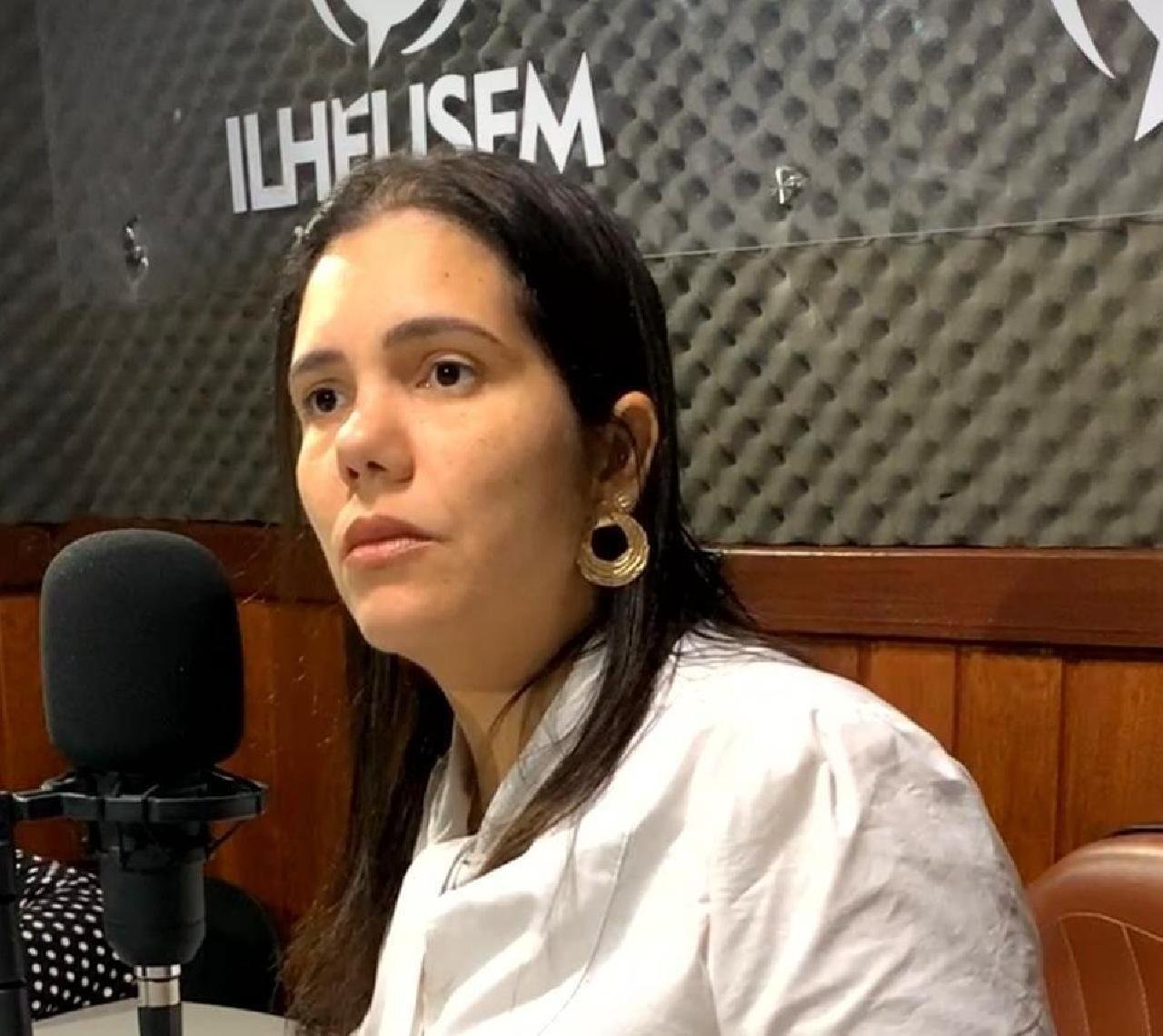 ELEIÇÃO PARA DIRETORES EM ILHÉUS: EVANI CAVALCANTE EXPLICA EDITAL, ESCOLAS SEM CHAPAS E MUDANÇAS NA GESTÃO