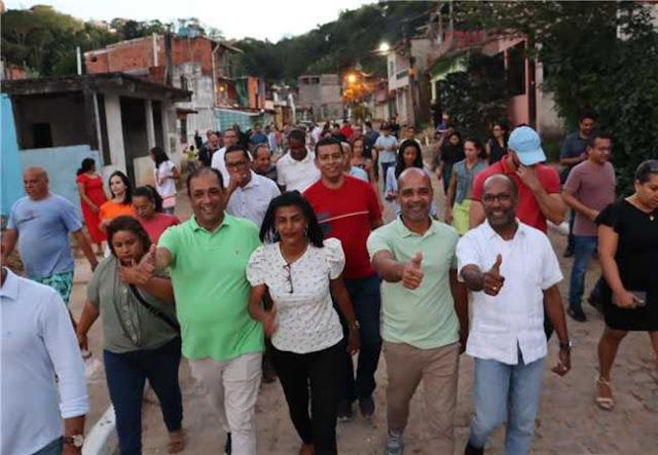 PREFEITURA ENTREGA PAVIMENTAÇÃO DA RUA OURO VERDE E BENEFICIA CERCA DE 600 FAMÍLIAS EM ILHÉUS PREFEITURA ENTREGA PAVIMENTAÇÃO DA RUA OURO VERDE E BENEFICIA CERCA DE 600 FAMÍLIAS EM ILHÉUS