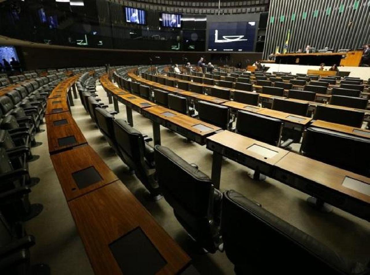 CÂMARA APROVA SUSPENSÃO DE PAGAMENTOS DO FIES DURANTE PANDEMIA CÂMARA APROVA SUSPENSÃO DE PAGAMENTOS DO FIES DURANTE PANDEMIA